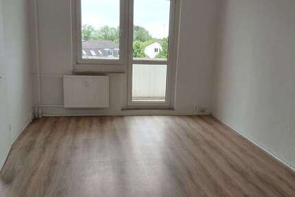 Wohnung zum Mieten in Weißandt-Gölzau 304 € 61 m² 3 zimmer