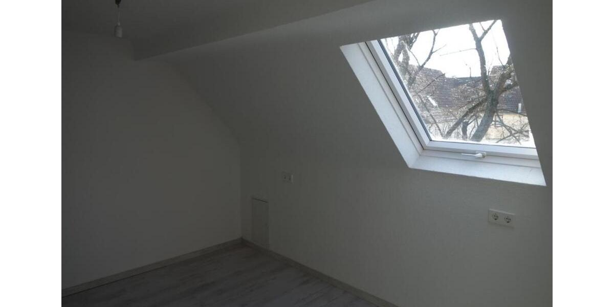 Schöne Wohnung im DG eines MFH zu verkaufen 2 zimmer