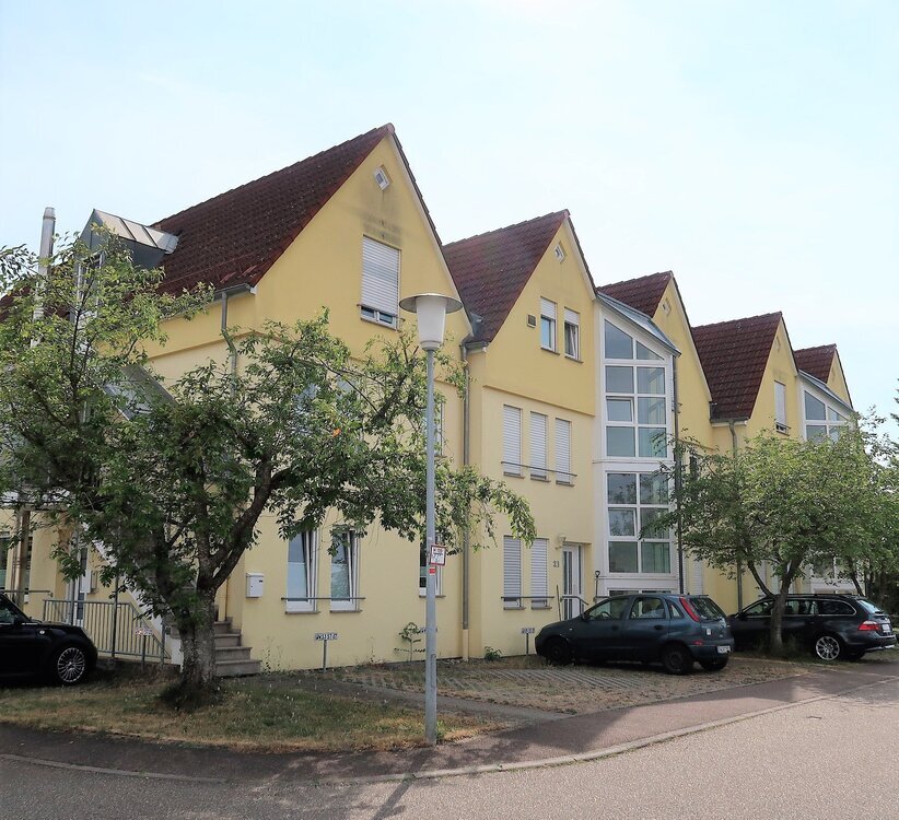 Vermietete 1 Zimmer Eigentumswohnung mit Loggia und Stellplatz