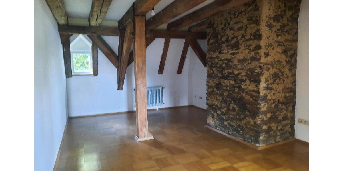 Dachgeschoßwohnung Hungen - 5 Zimmer, 140 m&sup2;, 160.000&euro; | Angebot:26866328