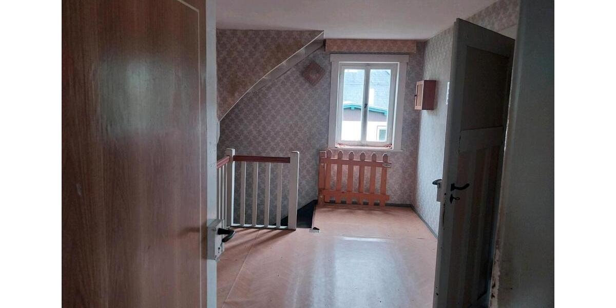Einfamilienhaus Klingenthal - 8 Zimmer, 140 m&sup2;, 48.000&euro; | Angebot:27204950