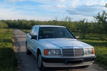 Mercedes-Benz 190 224.000 km 2.800 € Weissach im Tal 71554