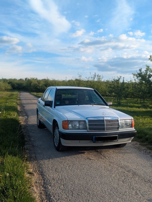Mercedes-Benz 190 224.000 km 2.800 € Weissach im Tal 71554