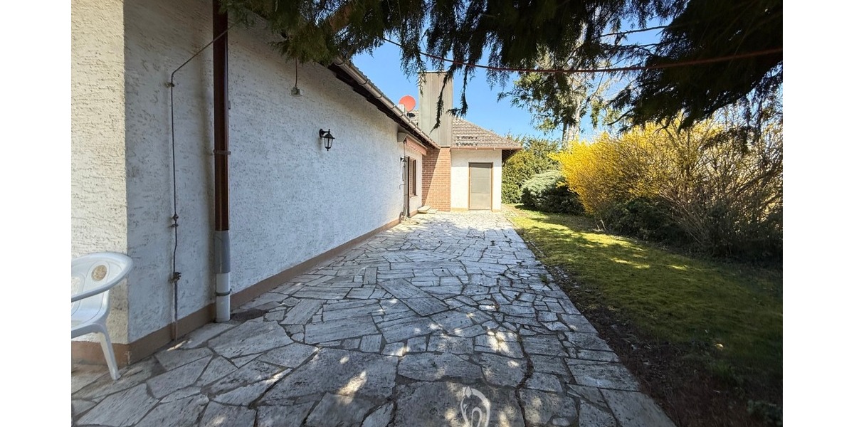 Architektenhaus mit großzügiger Einliegerwohnung und großem Garten in attraktiver Wohnlage - Einfamilienhaus Unterpleichfeld | Angebot:26321812
