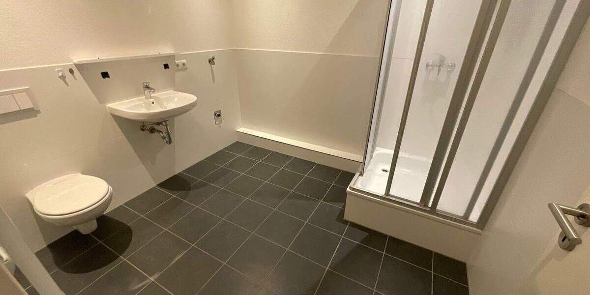 Moderner Grundriss mit geräumiger Wohnküche und Balkon 1 zimmer