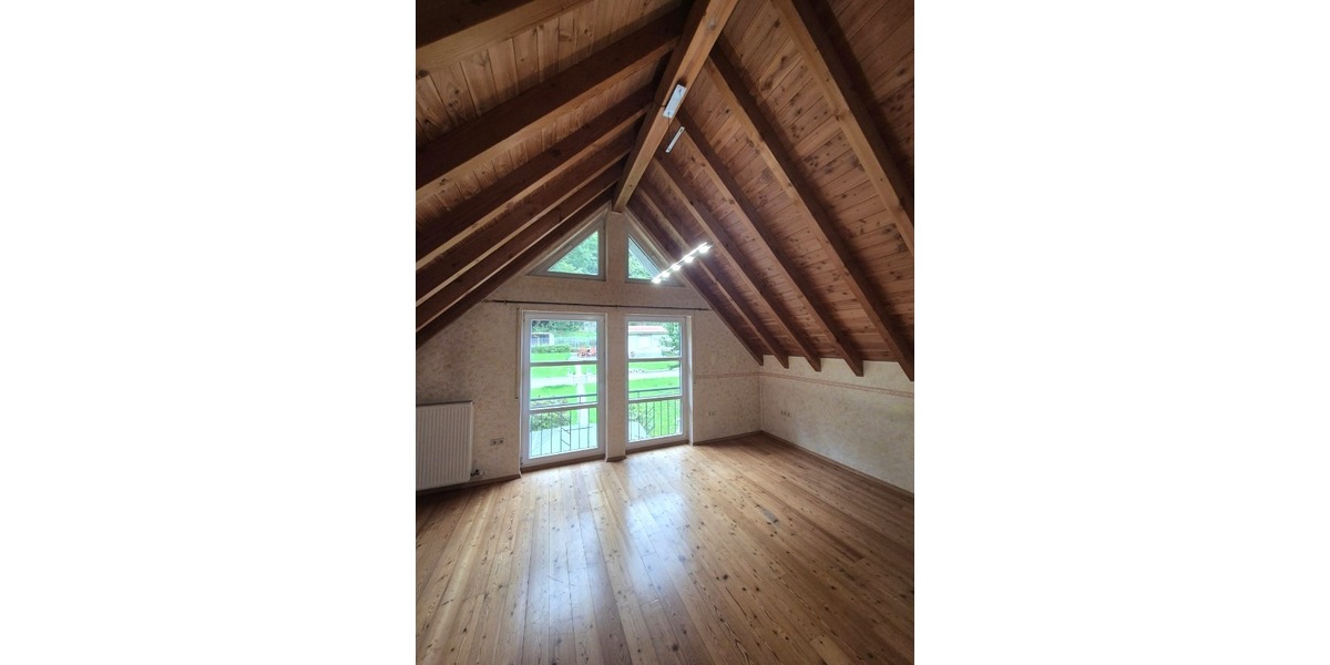 Gepflegte, großzügige 2-Etagen-Wohnung mit Kamin & Carport zu vermieten – wohnen wie im eigenen Haus 5 zimmer