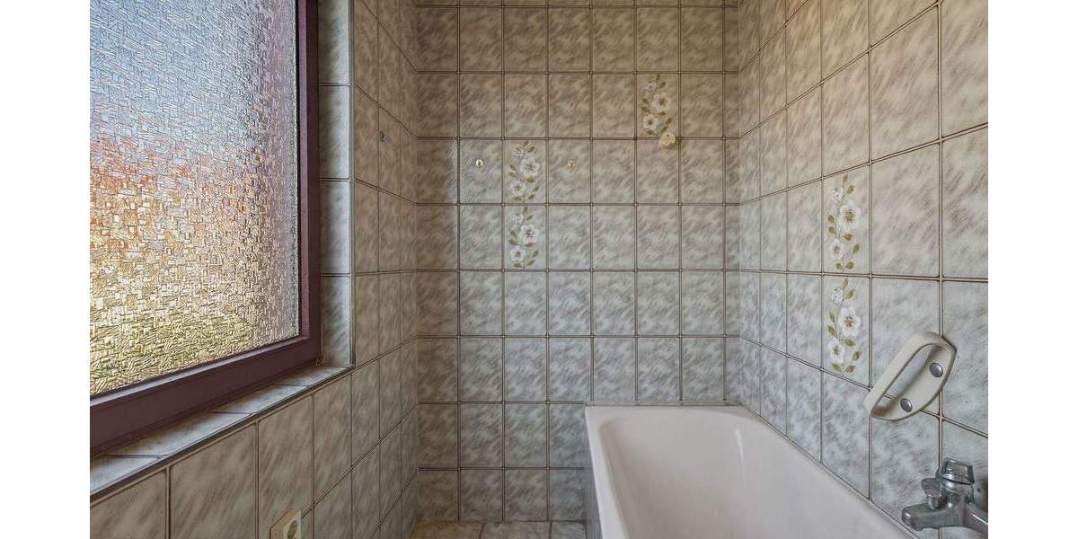 Mehrfamilienhaus, Wohnhaus Karlsbad / Auerbach Auerbach - 6 Zimmer, 153 m&sup2;, 195.000&euro; | Angebot:24857833