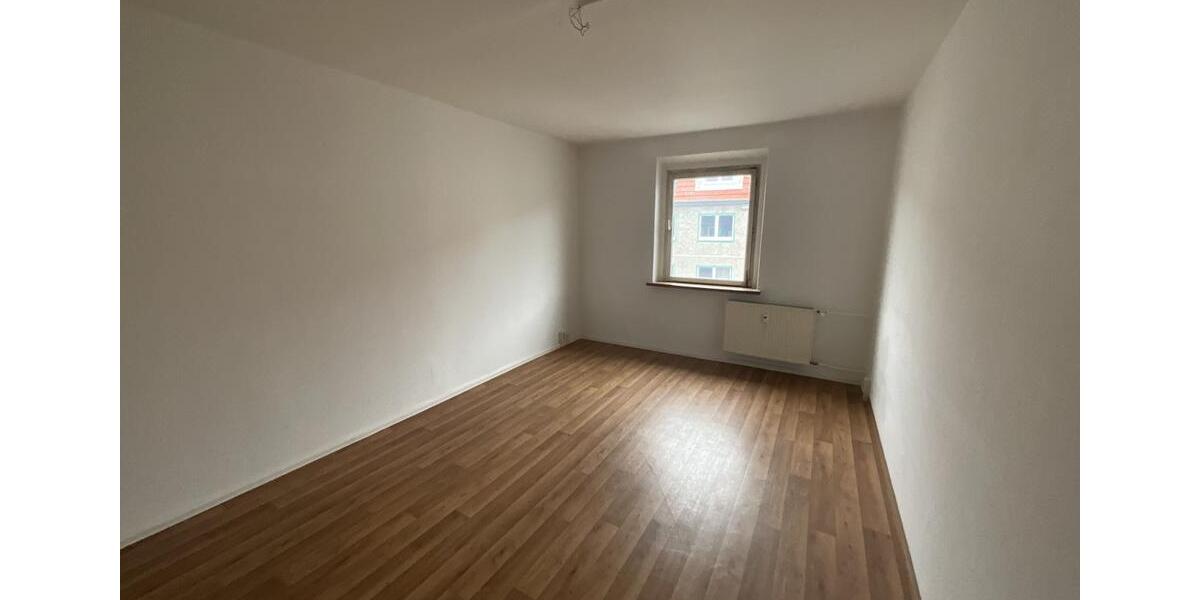 Etagenwohnung Suhl - 3 Zimmer, 72 m&sup2;, 445&euro; | Angebot:26676877