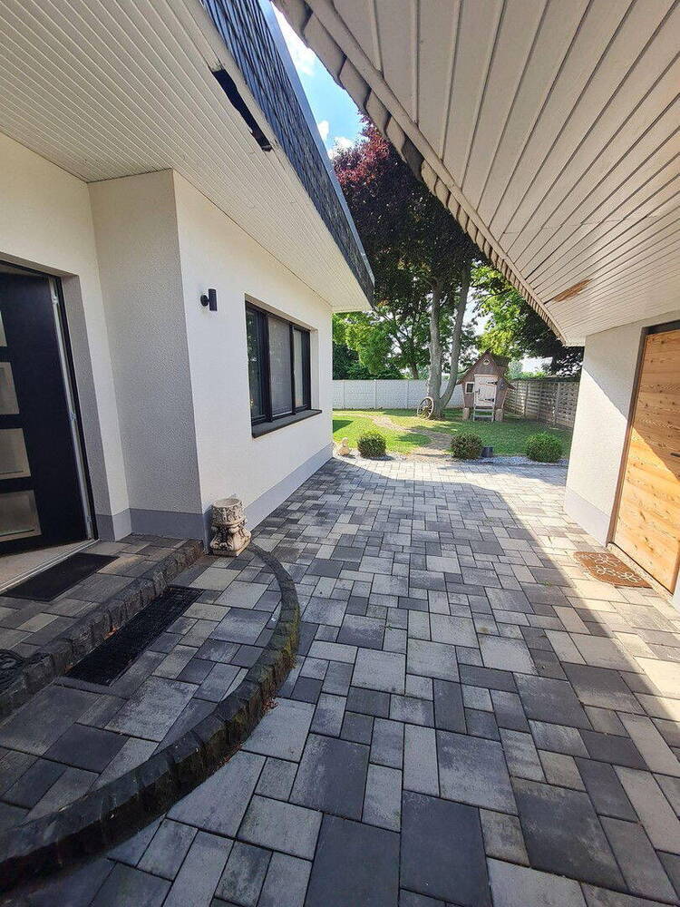 Provisionsfrei! Modernisierter Flachdachbungalow mit großem Garten in Erftstadt-Friesheim