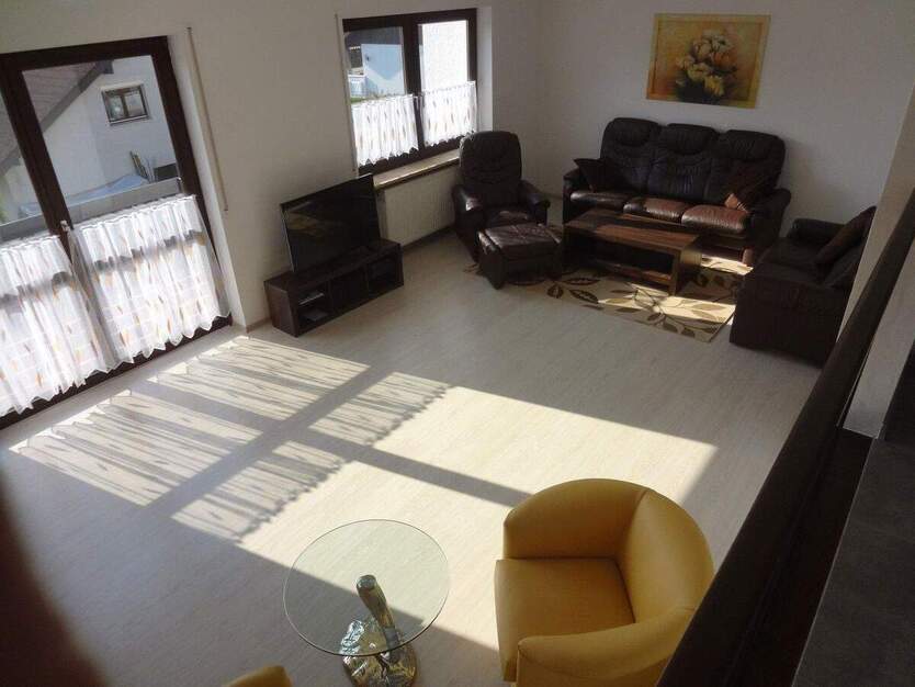 Sonnige Aussichtslage mit Weitblick - Reiheneckhaus mit Galerie, Studio und großem Garten in Happurg 5 zimmer
