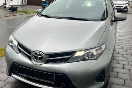 Toyota Auris 128.543 km 7.200 &euro; Wetzlar 35578