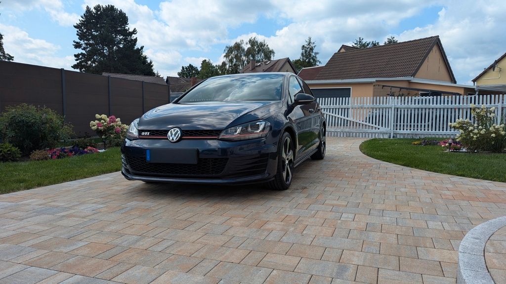 VW Golf 124.576 km 13.800 &euro; Hoyerswerda 02977