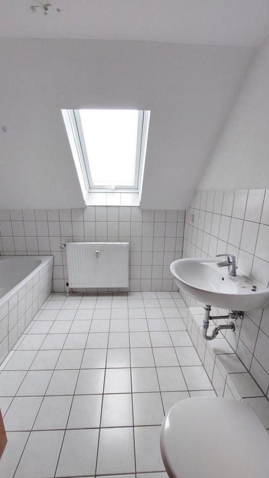 Für Euch neu renoviert- 3 Raumwohnung im Dachgeschoss mit Balkon- ab 01.12.2025 beziehbar zimmer