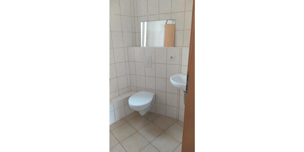Erdgeschoßwohnung Gera Alt-Taubenpreskeln - 4 Zimmer, 105 m&sup2;, 600&euro; | Angebot:25959372