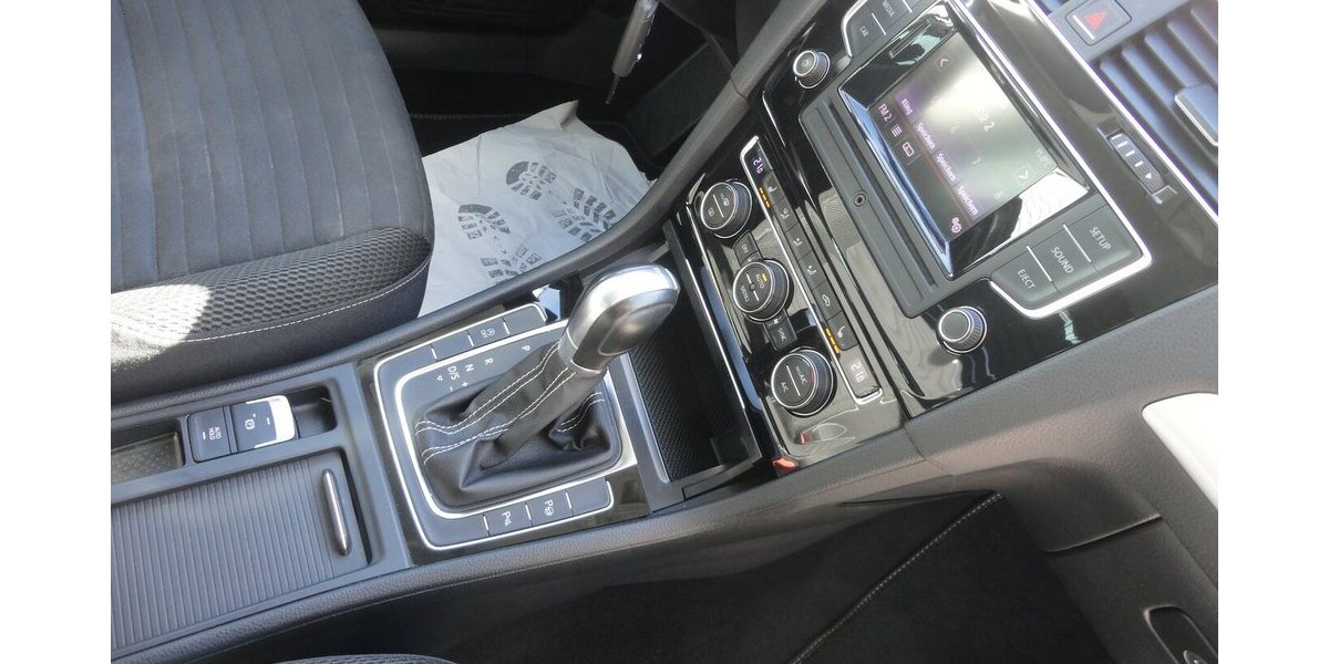 VW Golf Cup 1,4 DGS, Klimatr.SHZ.PDC V+H / HU neu 147.000 km 9.999 &euro; Neuss 41462