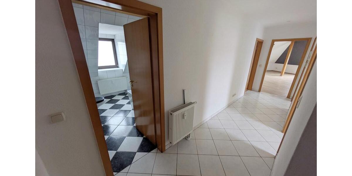 Dachgeschoßwohnung Zwickau - 4 Zimmer, 95 m&sup2;, 620&euro; | Angebot:26008252