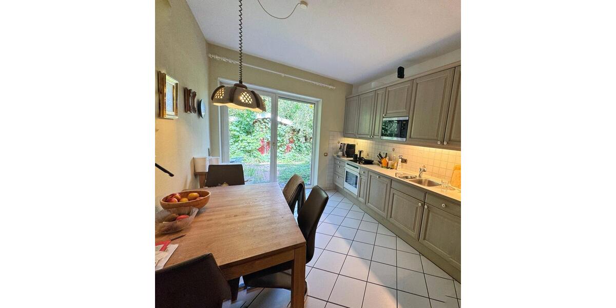 Etagenwohnung Lüdersdorf - 9 Zimmer, 236 m&sup2;, 2.500&euro; | Angebot:24624031