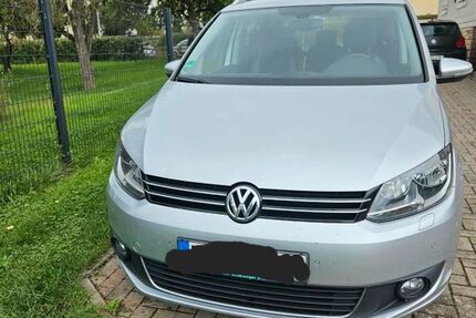 VW Touran 77.300 km 9.999 &euro; Veilsdorf 98669