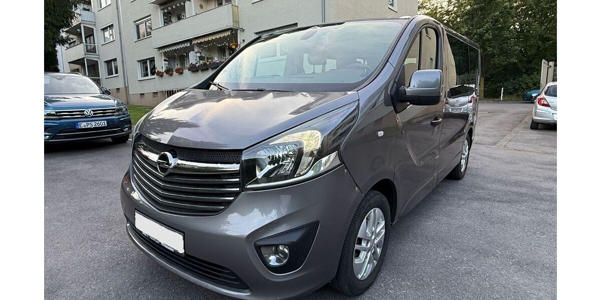 Opel Vivaro 181.000 km 9.900 &euro; Essen 45327
