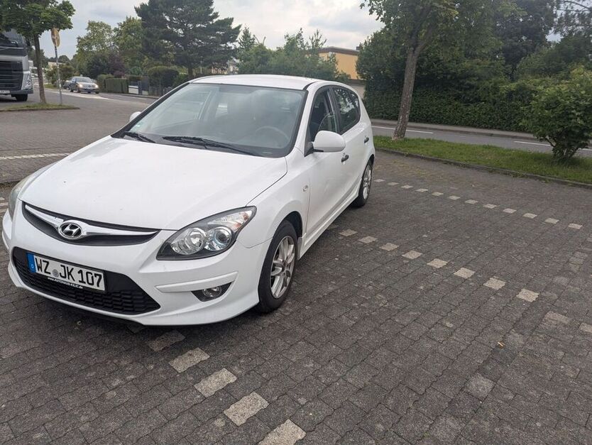 i30