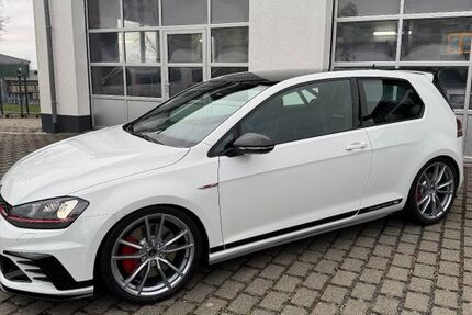 VW Golf 11.800 km 43.999 &euro; Merenberg 35799