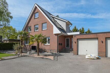 6570 - Großzügige und helle OG-Wohnung mit Dachterrasse, EBK und Garage!