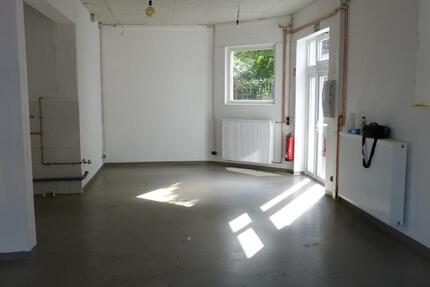 Gewerbehalle mit Büro, Garagen und Sozialräumen 170 qm zimmer