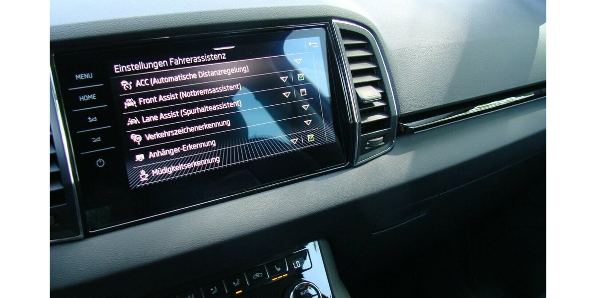 Skoda Karoq 2.0TDI Style 4x4 ACC Columbus Leder AHK 52.678 km 29.980 &euro; Falkensee 14612