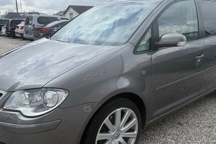VW Touran 2.0 TDI DSG R-Line Edition Xenon Navi 223.500 km 7.500 &euro; Altdorf 84032