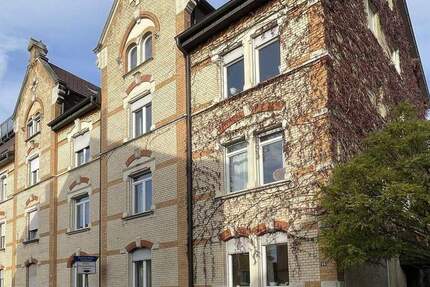 Altbaucharme in zentraler und dennoch ruhiger Lage 4 zimmer