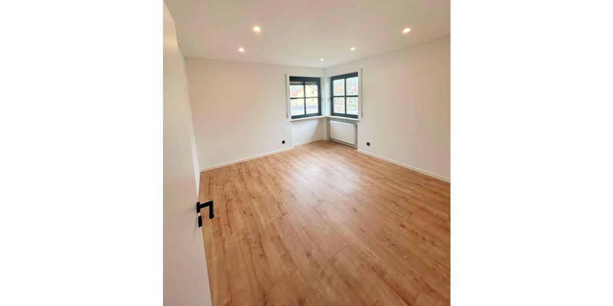 Etagenwohnung Regensburg Ganghofersiedlung - 5 Zimmer, 111 m&sup2;, 1.500&euro; | Angebot:23818406