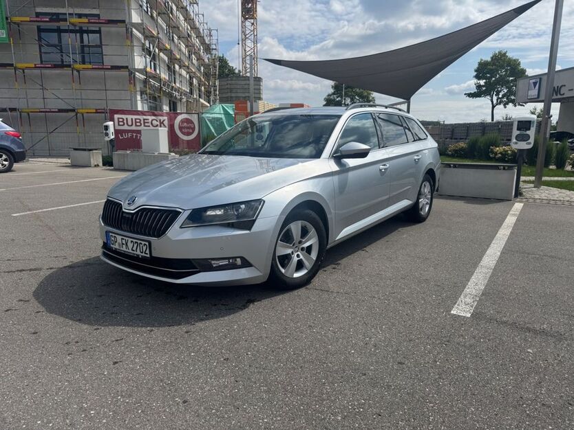 Skoda Superb 85.000 km 22.000 € Merklingen 89188