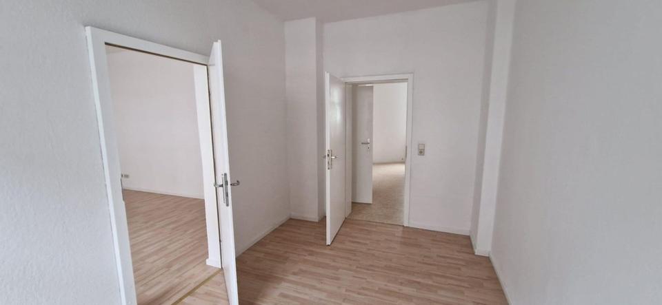 Erdgeschoßwohnung Zwickau - 4 Zimmer, 93 m&sup2;, 580&euro; | Angebot:26676965
