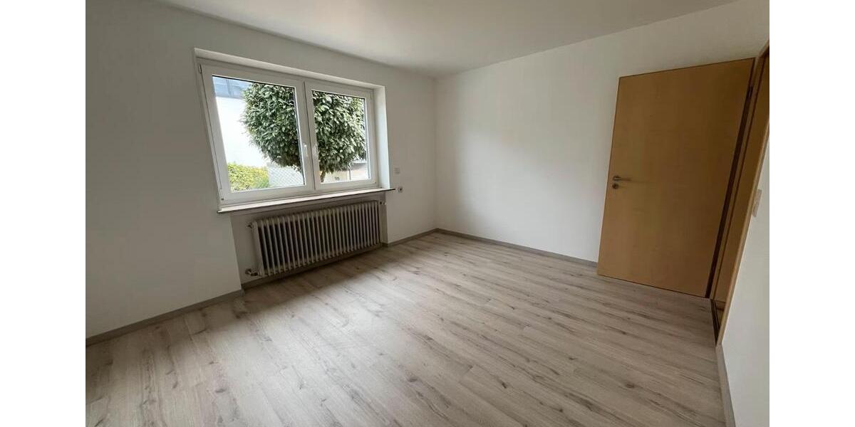 Hochparterre Mötzingen - 6 Zimmer, 146 m&sup2;, 1.790&euro; | Angebot:26431925