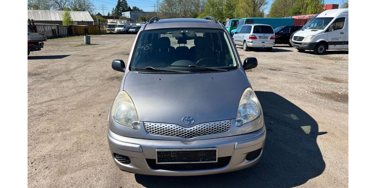 Toyota Yaris 214.844 km 2.390 &euro; Hamburg 22113