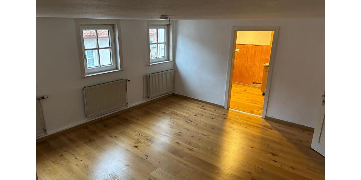 Etagenwohnung Bad Königshofen im Grabfeld - 6 Zimmer, 85 m&sup2;, 650&euro; | Angebot:24599995