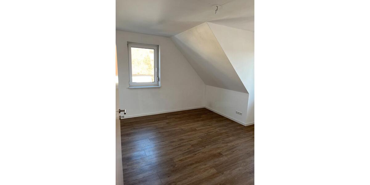 Dachgeschoßwohnung Bretzfeld - 3 Zimmer, 92 m&sup2;, 950&euro; | Angebot:25989288