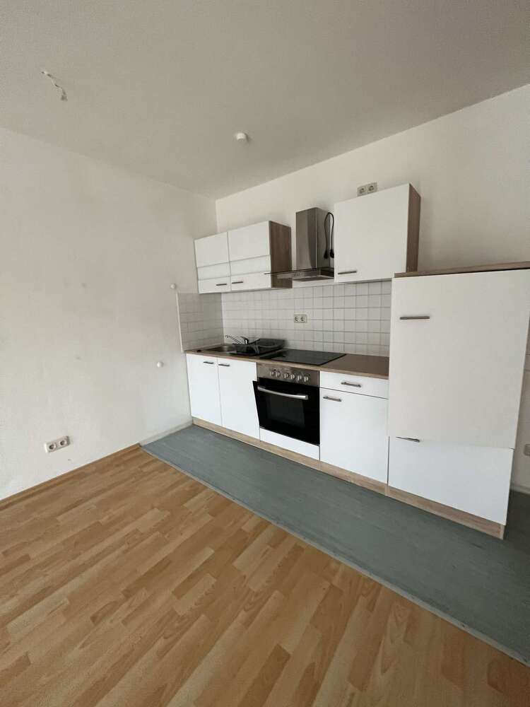 Wohnung zum Mieten in Zwickau 185 € 29.43 m²
