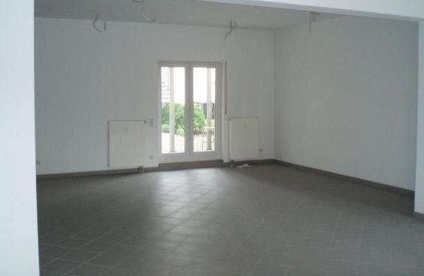 Attraktive Büro oder Ladenfläche in Zwickau - Mehrfamilienhaus, Wohnhaus Zwickau | Angebot:25907104