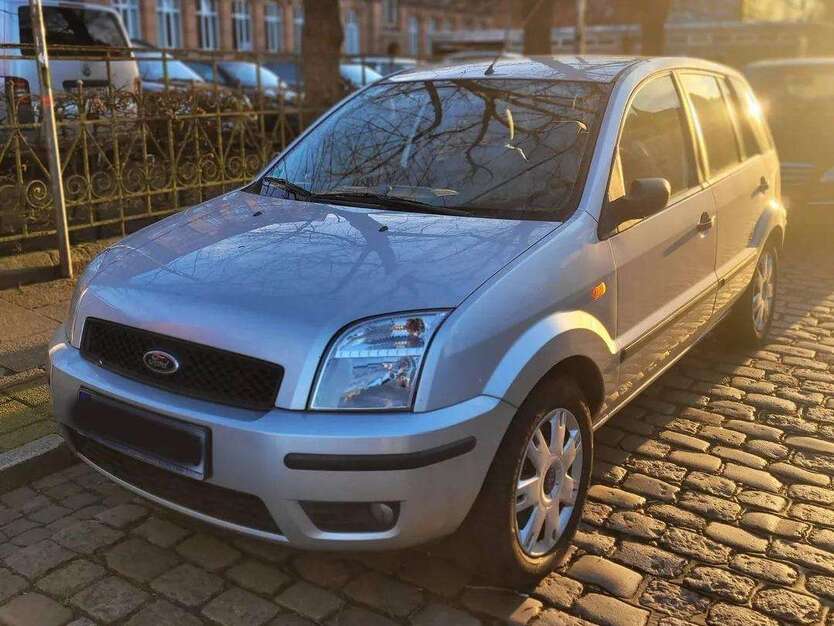 Ford Fusion 128.000 km 2.950 € Bremen 28203