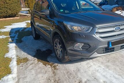 Ford Kuga 132.000 km 14.900 &euro; Oy-Mittelberg 87466
