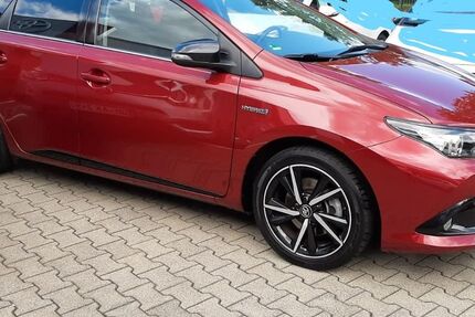 Toyota Auris 138.000 km 13.500 &euro; UNKEL 53572