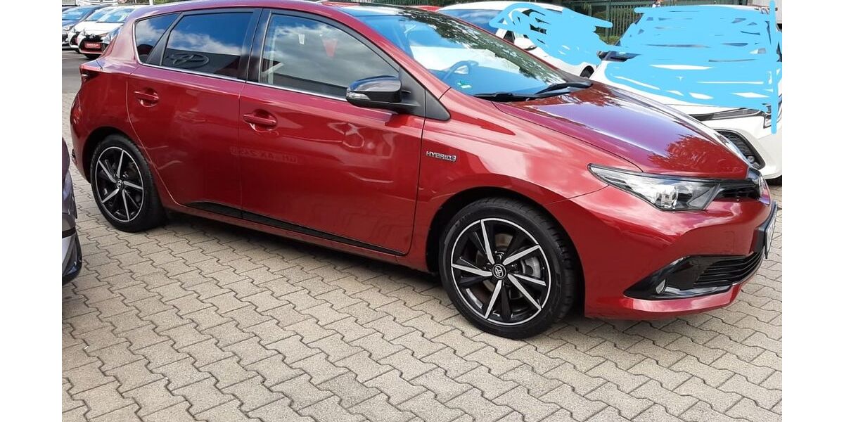Toyota Auris 138.000 km 13.500 &euro; UNKEL 53572