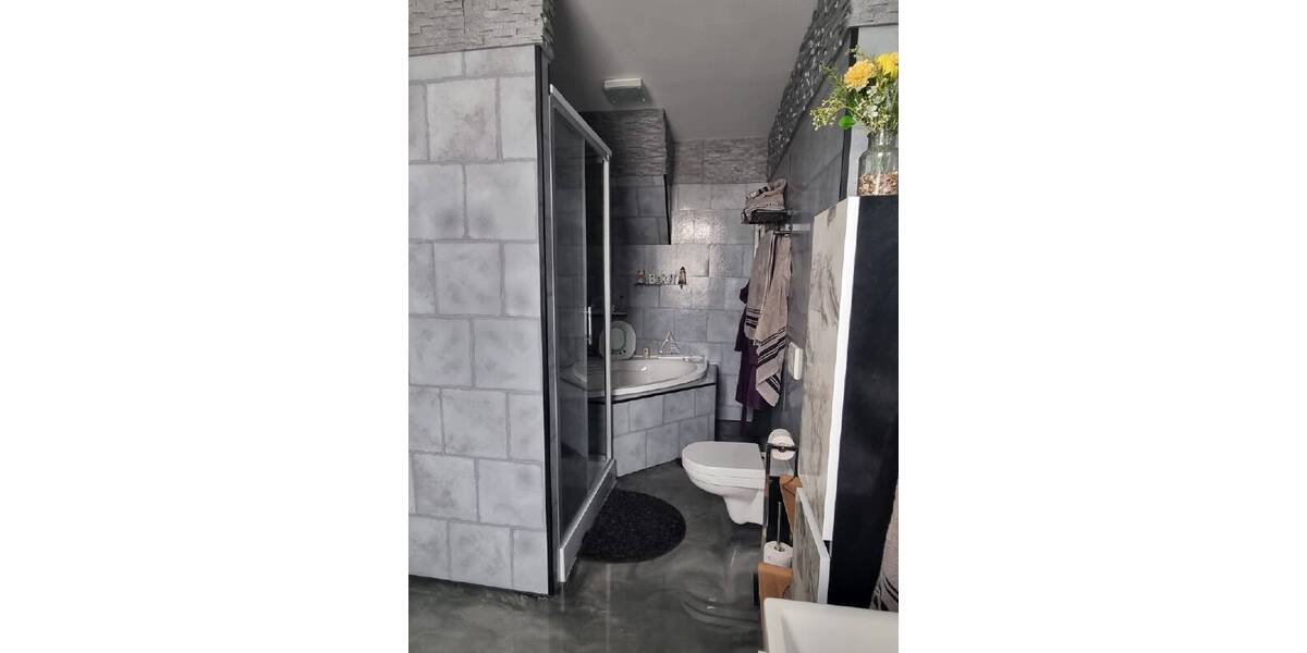 Reihenmittelhaus Crimmitschau - 6 Zimmer, 206 m&sup2;, 259.000&euro; | Angebot:25926457