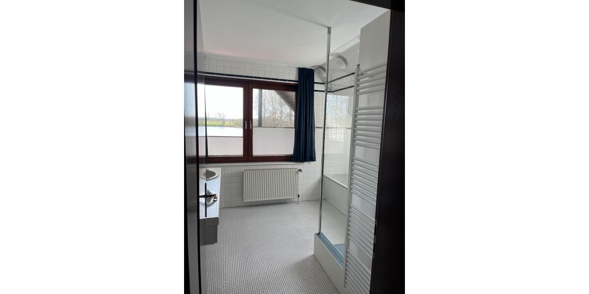 Etagenwohnung Kellinghusen - 9 Zimmer, 280 m&sup2;, 2.400&euro; | Angebot:26113327