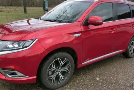 Mitsubishi Plug-in Hybrid Outlander 73.500 km 22.990 &euro; oberrot 74420