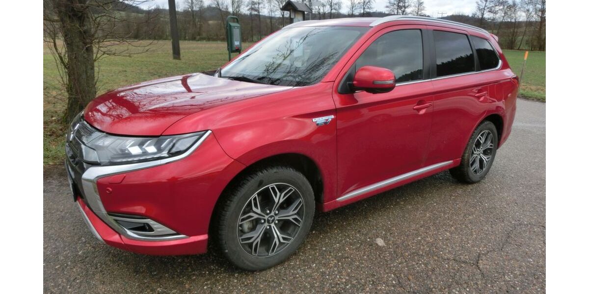 Mitsubishi Plug-in Hybrid Outlander 73.500 km 22.990 &euro; oberrot 74420