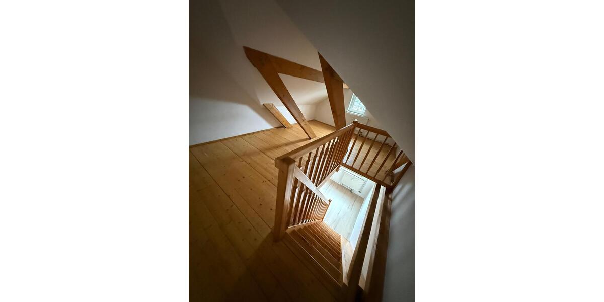 Dachgeschoßwohnung Lichtenstein (Sachsen) - 3.5 Zimmer, 76 m&sup2;, 460&euro; | Angebot:25902789