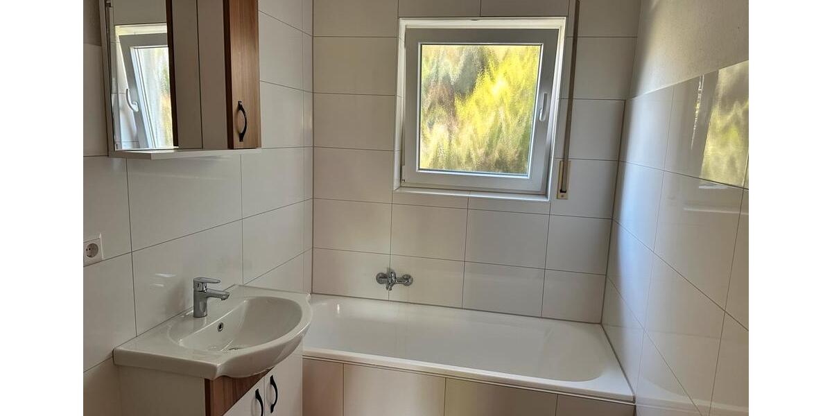 Etagenwohnung Schlaitdorf - 4 Zimmer, 95 m&sup2;, 1.120&euro; | Angebot:26646742