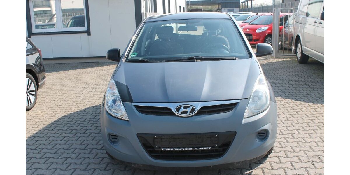 Hyundai i20 111.782 km 2.950 &euro; Euskirchen 53879